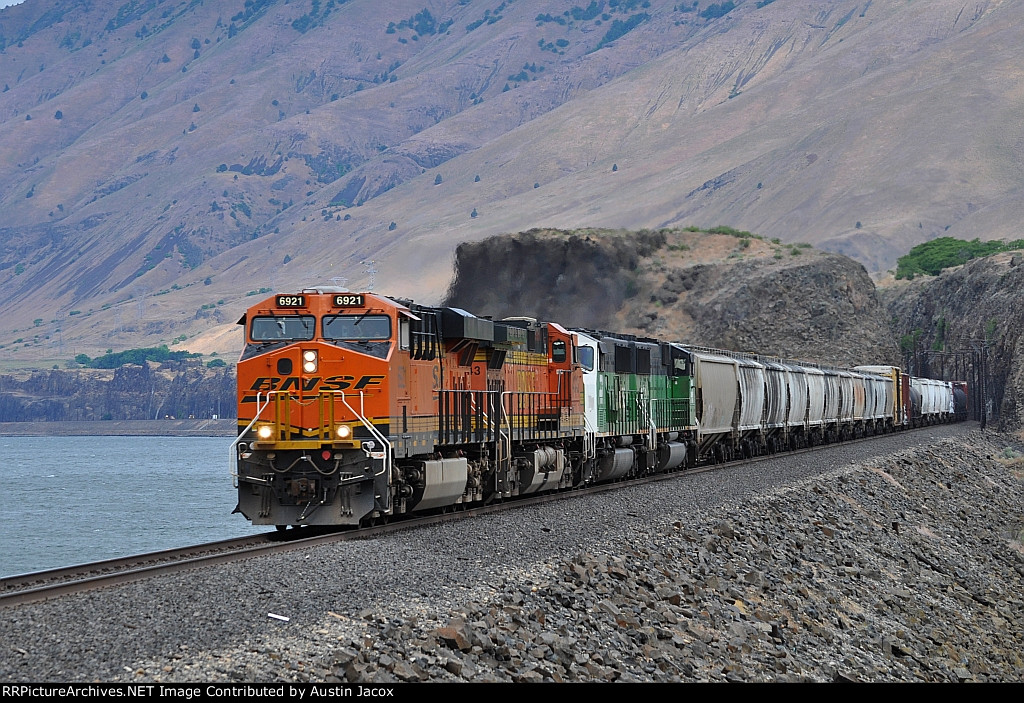 BNSF 6921